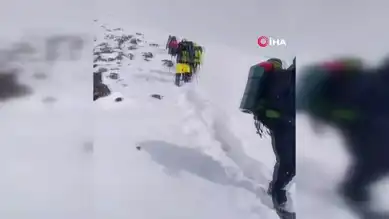 Ağrı Dağı'nda Kar Fırtınası: Dağcılar Geri Döndü