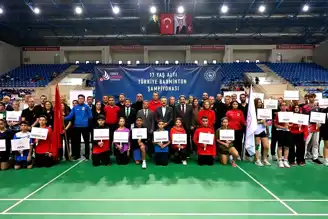 17 Yaş Altı Badminton Şampiyonası Eskişehir'de Başladı