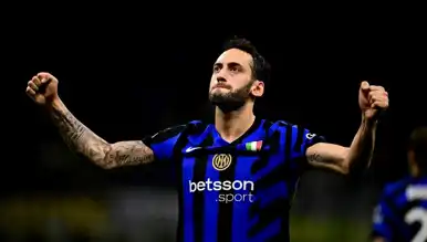 Hakan Çalhanoğlu'nun Geleceği Belirsiz! İstanbul'da Kritik Görüşmeler