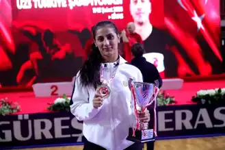 Kozanlı Güreşçi Hatice Nur Sarı Türkiye Şampiyonu Oldu!