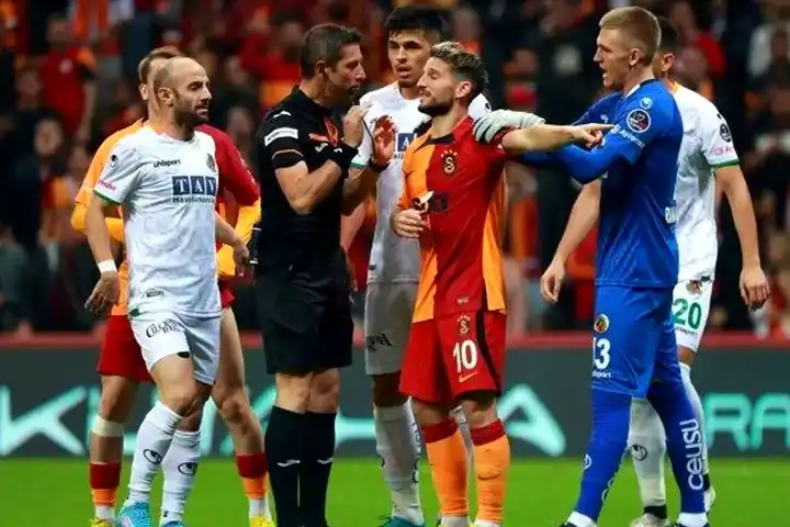 Ali Palabıyık'tan Galatasaray'a: Hakemliğim bitti!