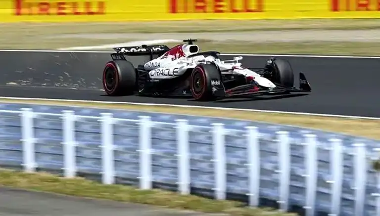 Verstappen, Japonya GP'sinde Pole Pozisyonunda!