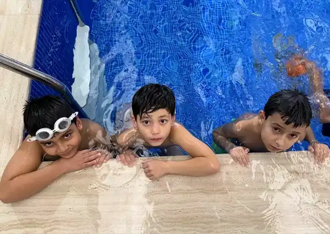 Tekirdağ'da Özel Çocuklar Yüzmeyle Sosyalleşiyor